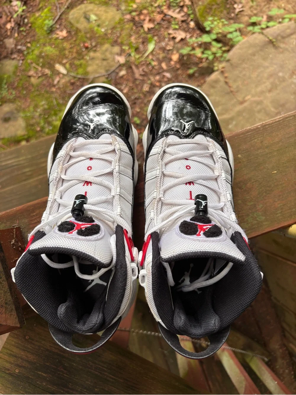 Jordan Mens Black/White/Red Retro Sneakers